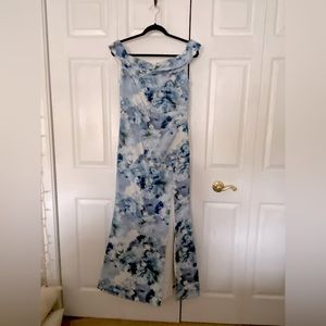 Floor length dress with slit, off the shoulder, very comfortable